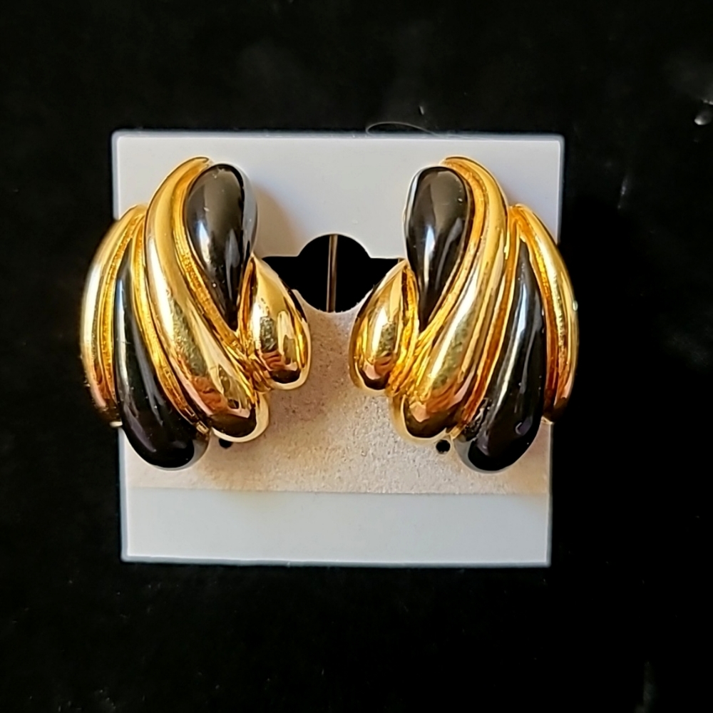 Vintage St John Gold & Black Teardrop Cluster Clip On Earrings.
